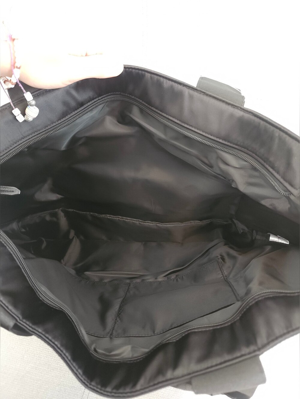 NWT Victoria's Secret Black Tote with Crystal VS Logo - Picture 4 of 4